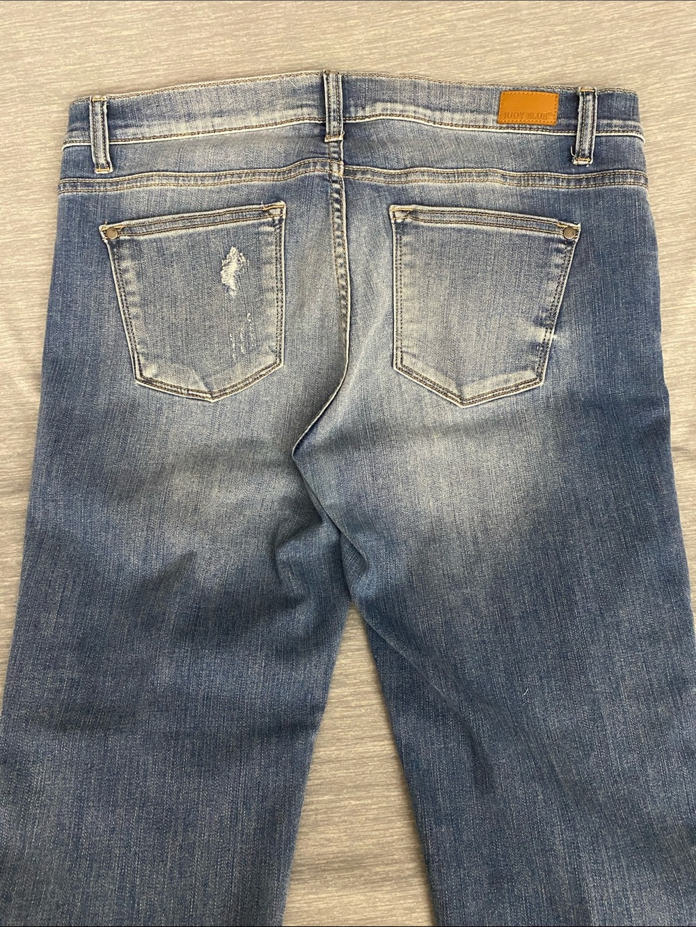 Judy Blue JB8275MD Boyfriend Straight-Leg Distressed Light Blue Jeans 15/32 - Picture 13 of 13